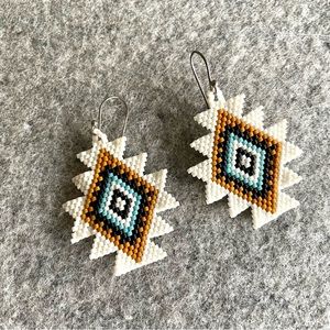 Gorgeous southwest beaded earrings!